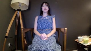 没啥性经验的小伙和大胸小女友吃饱饭玩一会大奶子啪啪干得猛被骑几下就射了